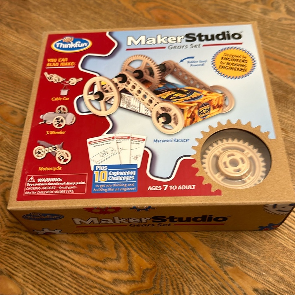 ThinkFun Maker Studio™️ Gears Set: Build Like An Engineer! (New, unopened)